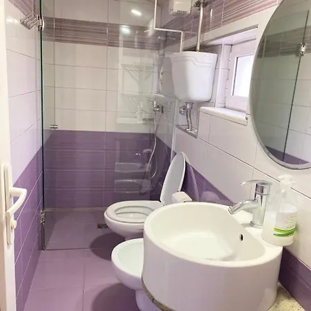 & Dhoma Me Qera Ditore