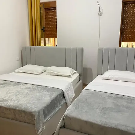 & Dhoma Me Qera Ditore Guest house *