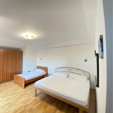 Guest house & Dhoma Me Qera Ditore