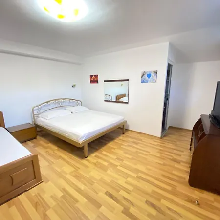 Guest house & Dhoma Me Qera Ditore